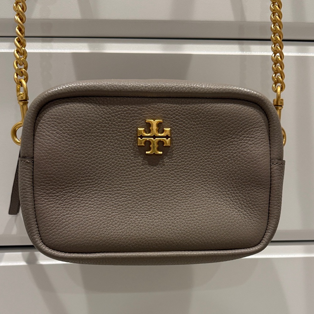 Tory Burch Taupe Pebbled Leather Crossbody with Gold Chain - Picture 4 of 12